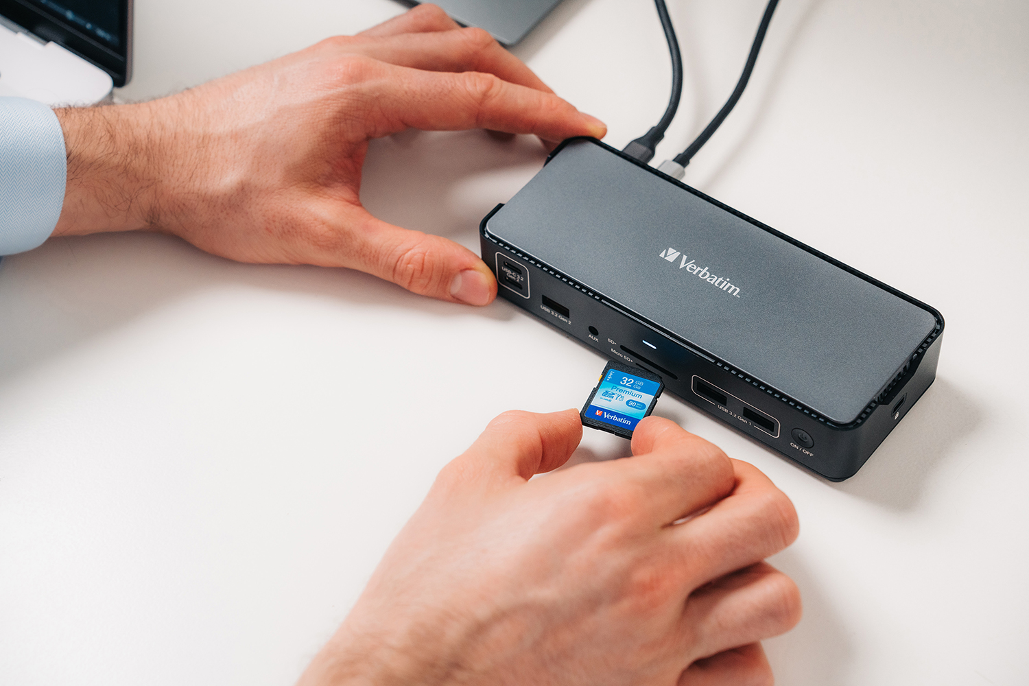 USB-C Pro 15 Bağlantı Noktalı Yerleştirme İstasyonu CDS-15